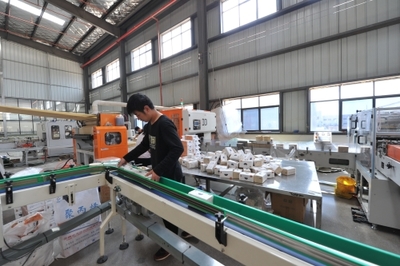 尋甸產業園區昆和公司新品“多多笑”紙制品走俏市場，為區域產業注入新活力